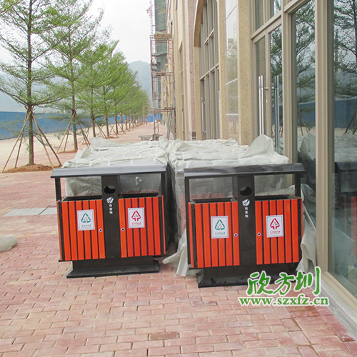 廣州清遠地產物業(yè)公司，增添欣方圳鋼木垃圾桶