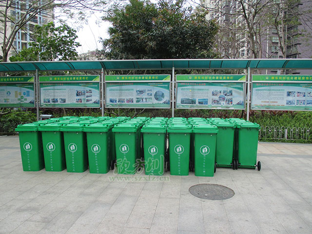 欣方圳垃圾桶廠(chǎng)家 為桂林市民發(fā)放塑料垃圾桶