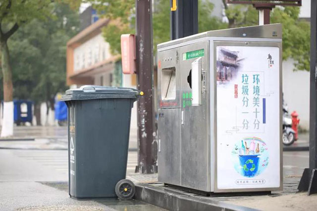 浙江烏鎮(zhèn)智能語音垃圾桶很有現代科技感